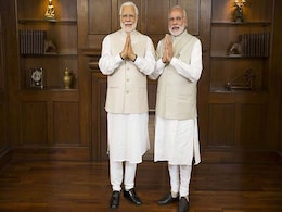 अपनी मोम की प्रतिमा से मिलकर आखिर क्या बोले पीएम नरेंद्र मोदी... अपनी मोम की प्रतिमा से मिलकर आखिर क्या बोले पीएम नरेंद्र मोदी...