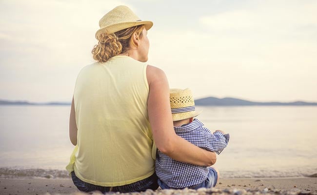 Singing Lullabies To New Borns May Help Beat Post-Partum Depression In New Mothers: Study