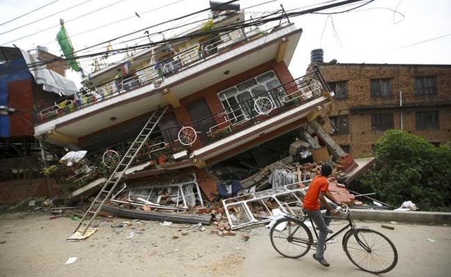 After Devastating Nepal Earthquake, Thousands Spend Night Under Open Sky