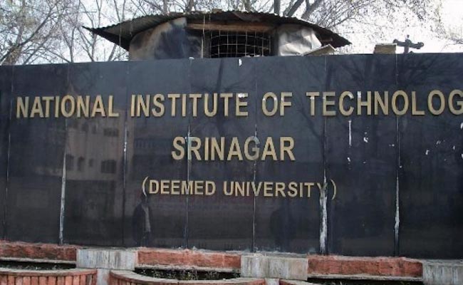एनआईटी श्रीनगर के 55 से अधिक बाहरी छात्र अपने गृह नगरों को रवाना