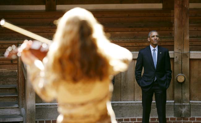 Barack Obama Takes In Hamlet At The Globe On Shakespeare's 400th Anniversary