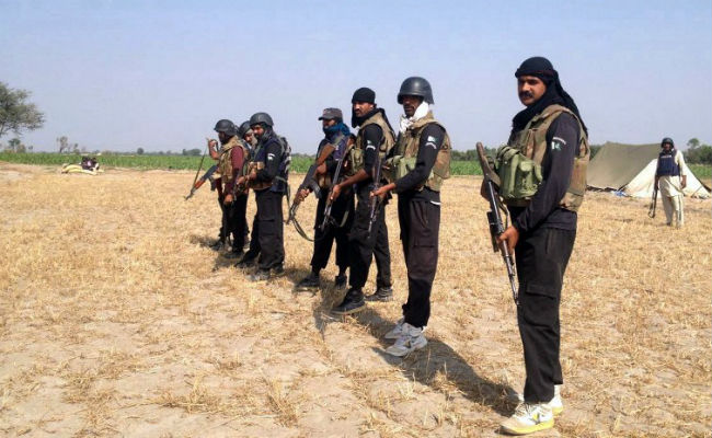 Gangsters Release 24 Pakistani Policemen, Surrender To Army