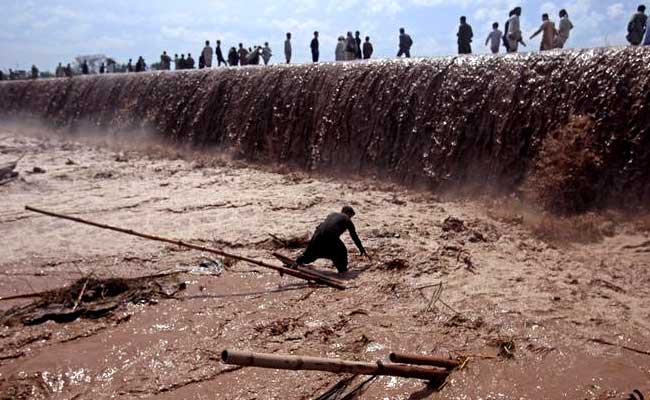 21 Dead As Floods Hit Bus Carrying Wedding Party In Pakistan