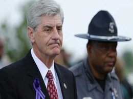 Mississippi Governor Signs Religion Law Over Gay Rights Protests Mississippi Governor Signs Religion Law Over Gay Rights Protests