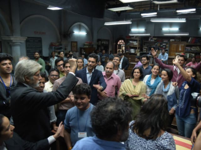 Amitabh Bachchan Wraps Shoot With an Emotional Message For Team Pink