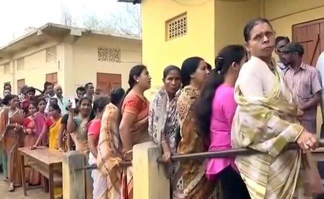 पश्चिम बंगाल और असम विधानसभा चुनाव के पहले चरण में कड़ी सुरक्षा के बीच भारी मतदान