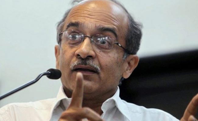 বিচারপতিদের নিয়ে প্রশ্ন তুলে অবমাননার দায়ে দোষী সাব্যস্ত প্রশান্ত ভূষণ বিচারপতিদের নিয়ে প্রশ্ন তুলে অবমাননার দায়ে দোষী সাব্যস্ত প্রশান্ত ভূষণ