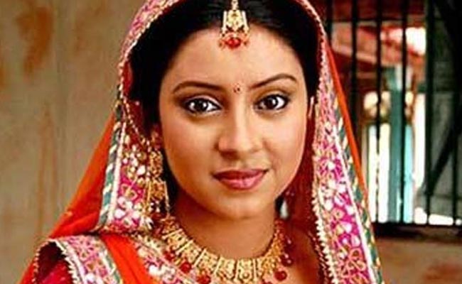 मुंबई : सीरियल बालिका वधु की अभिनेत्री प्रत्युषा बनर्जी ने पंखे से लटककर खुदकुशी की