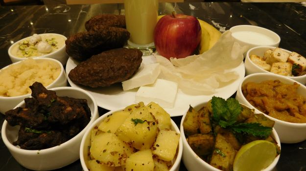 चैत्र नवरात्र: गर्मियों में व्रत रखा है, तो जरूर खाएं ये 10 चीज़ें