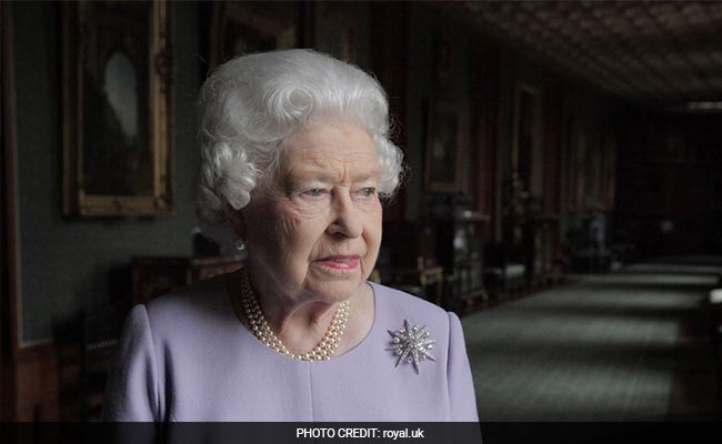 Police Erect New Security Barriers Around Queen's Windsor Castle After London Attack