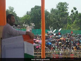 Mamata Government Looted People Through Saradha Scam, Alleges Rahul Gandhi Mamata Government Looted People Through Saradha Scam, Alleges Rahul Gandhi