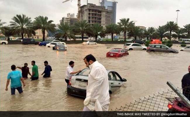 Traffic Chaos, Schools Shut As Riyadh Hit By Rare Flooding
