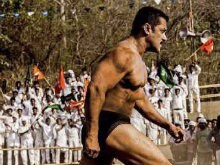 1,000 Cops to Shield Salman Khan From Fan Frenzy in Uttar Pradesh