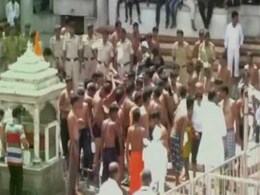 मंदिर में महिलाएं : रूढ़ियां तोड़ना ही काफी नहीं मंदिर में महिलाएं : रूढ़ियां तोड़ना ही काफी नहीं