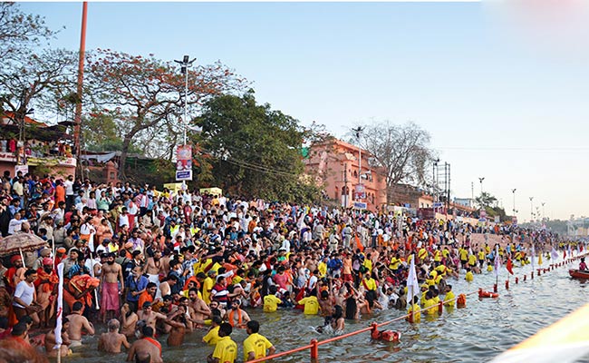 सिंहस्थ कुंभ: भारी संख्या में पहुंच रहे हैं विदेशी श्रद्धालु, दे रहे हैं ग्रीन-क्लीन अभियान में सहयोग