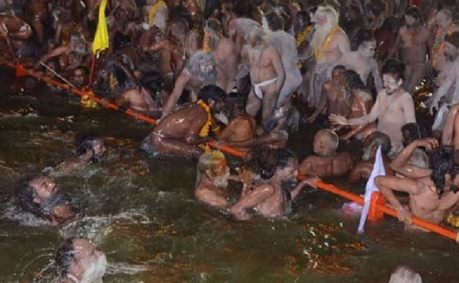 मिसाल :  सिंहस्थ कुंभ में हिंदू लगा रहे डुबकी, तो डूबने वालों को बचाने में जुटे मुस्लिम