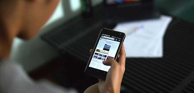Excessive Texting May Lead to 'Smartphone Thumb' or Thumb Arthritis