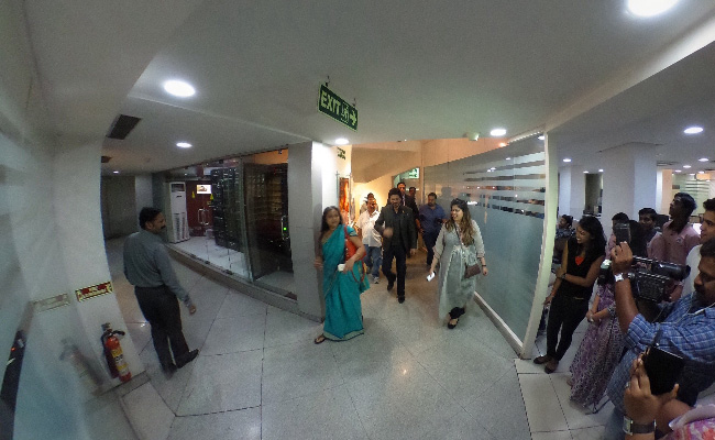 360-Degree View Of Shah Rukh Khan At NDTV Office