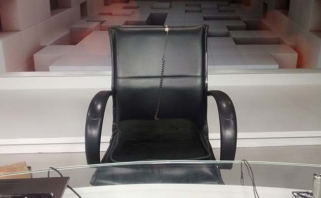 स्टूडियो में खाली कुर्सियों के पीछे की खतरनाक कहानी...