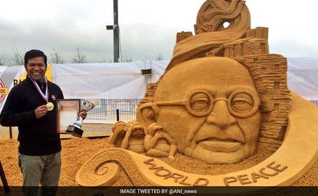 Padma Awardee Sudarsan Pattnaik Wins Gold In Sand Art Contest In Russia Padma Awardee Sudarsan Pattnaik Wins Gold In Sand Art Contest In Russia