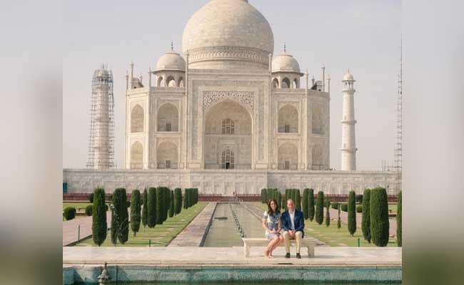 'खूबसूरत क्रबिस्तान' और 'मंदिर' जैसे विवादों के ढेर पर खड़ा है ताजमहल