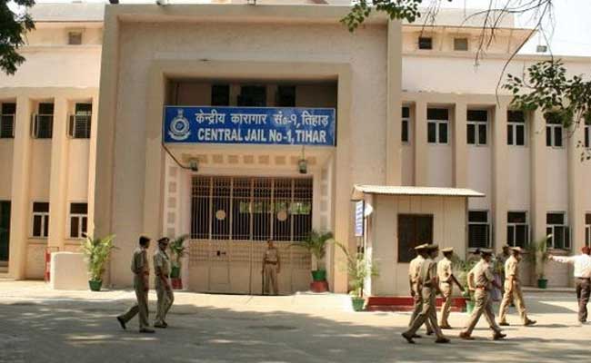 दिल्ली: तिहाड़ जेल में कैदी ने किया सुसाइड, खिड़की से फंदा लगाकर दी जान