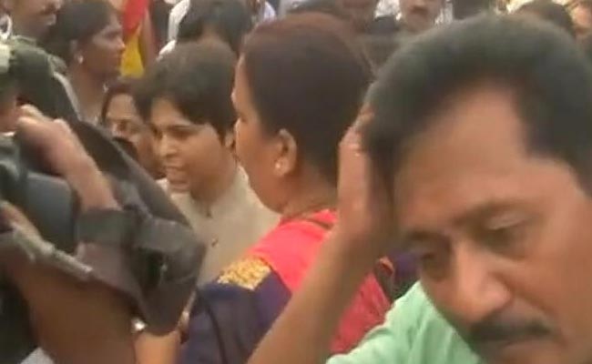 After Day's Tension, Trupti Desai Turned Away From Mumbai's Haji Ali Dargah