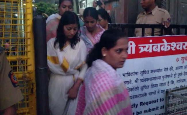 त्र्यम्बकेश्वर मंदिर में महिलाओं ने की पूजा, गांववालों ने बंद की दुकानें