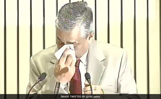 Chief Justice TS Thakur Breaks Down Before PM Modi, Says Need More Judges