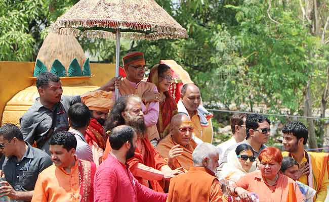 उज्जैन सिंहस्थ 2016: आज हुई पहली पेशवाई, दिखे साधु-संतों के आश्चर्यजनक करतब