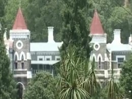 हिंदू संगठनों के 'लव जिहाद' पर महापंचायत को लेकर उत्तराखंड हाईकोर्ट ने राज्य सरकार को लगाई फटकार हिंदू संगठनों के 'लव जिहाद' पर महापंचायत को लेकर उत्तराखंड हाईकोर्ट ने राज्य सरकार को लगाई फटकार