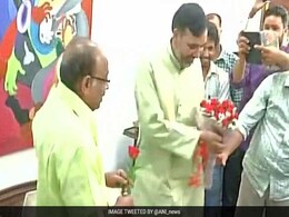 'आप' के 'रेड रोज़' के बावजूद फैसले पर अटल रहे विजय गोयल, ऑड-ईवन नियम का किया उल्लंघन 'आप' के 'रेड रोज़' के बावजूद फैसले पर अटल रहे विजय गोयल, ऑड-ईवन नियम का किया उल्लंघन