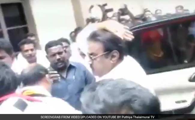 Video Of DMDK Chief Vijayakanth Gesturing At Journalists Goes Viral