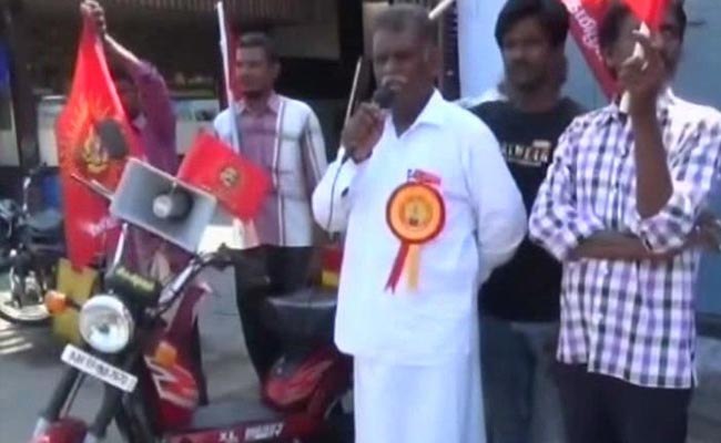 Tamil Nadu's 'Green Candidate' Carries Solar Panel For His Campaigns