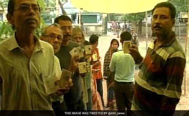 पश्चिम बंगाल के बीरभूम में संघर्ष में आठ लोग घायल