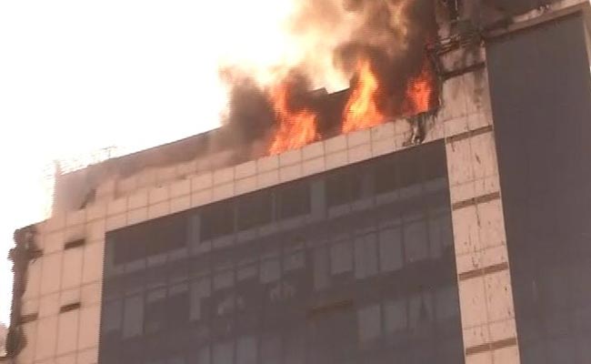 पश्चिमी दिल्ली में प्लास्टिक फैक्टरी में आग लगी