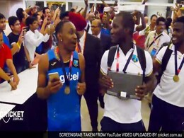 वीडियो : टी-20 विश्वकप जीतने के बाद वेस्टइंडीज़ टीम ने फिर किया 'चैम्पियन' डांस... वीडियो : टी-20 विश्वकप जीतने के बाद वेस्टइंडीज़ टीम ने फिर किया 'चैम्पियन' डांस...