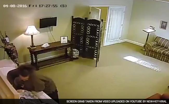 Funeral Home Camera Catches Suspect Stealing 10 Ring From Dead Womans Finger 