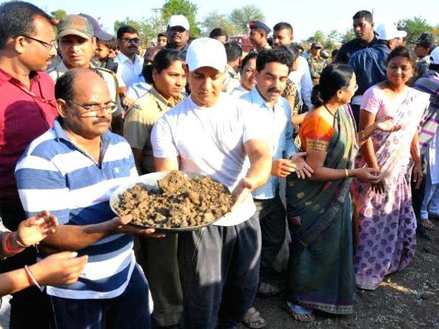 Aamir Khan Visits Drought-Hit Warud to Promote Water Conservation