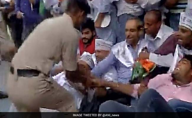 AAP Hold Rallies Against 'BJP-Congress Corruption Alliance', Over 300 Detained