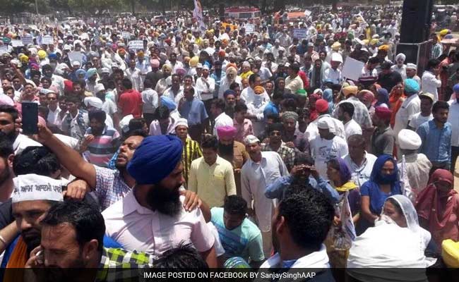 Thousands Stopped At Chandigarh Border Amid AAP Protests