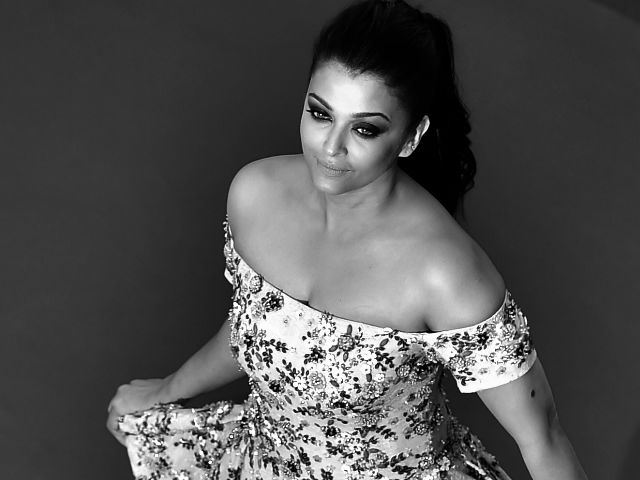 Cannes Lipstickgate: Aishwarya Jokes About Wearing Jeans on Red Carpet