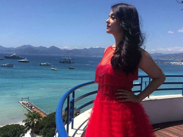 Cannes: Aishwarya Brightens the French Riviera in Naeem Khan Couture