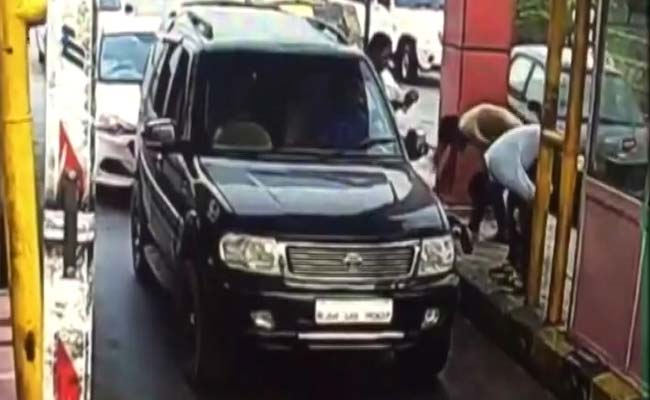 On Camera, Toll Booth Staff 'Punished' By Gangster For Charging Money