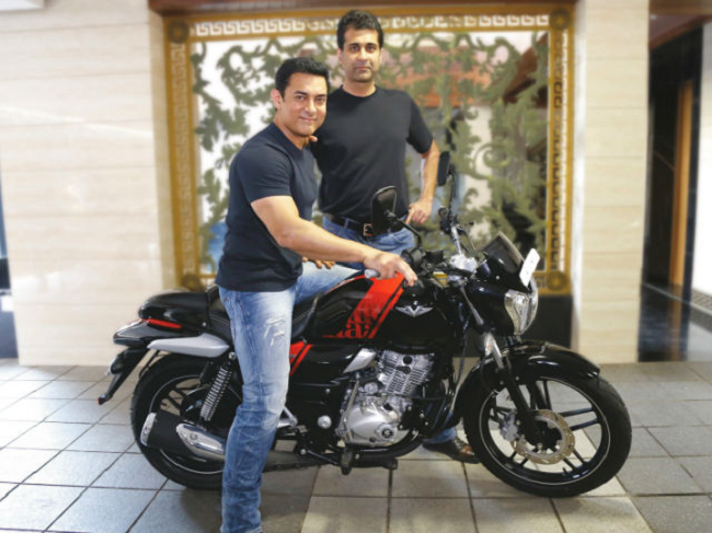 आमिर खान को क्यों पसंद आ गई यह बाइक, आप भी जानिए- क्या है इसकी खासियत