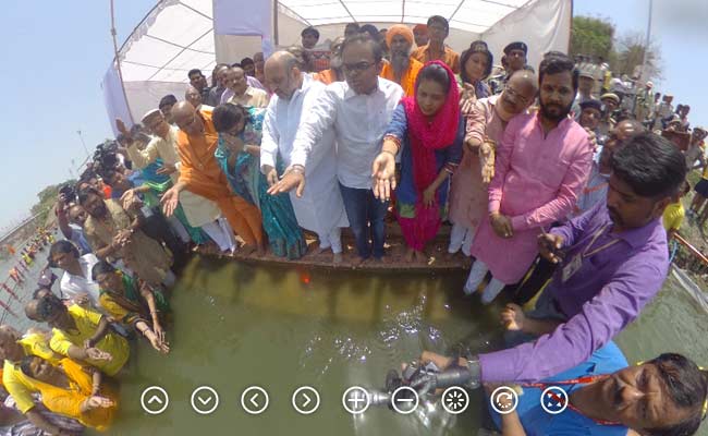 360 View: Amit Shah Takes Holy Dip With Dalit Religious Leaders At Kumbh