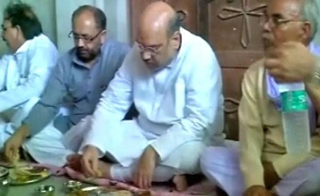 In Varanasi, Amit Shah Eats Lunch With Dalits
