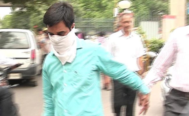 दिल्ली में एसीबी ने सब रजिस्ट्रार को 25 हजार रुपये रिश्वत लेते रंगे हाथों गिरफ्तार किया