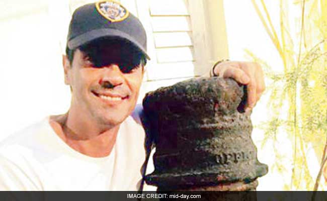 Union Communications Minister Responds To Arjun Rampal's 'Abandoned Postbox' Tweet