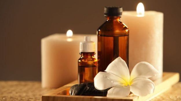 Aroma therapy : क्या होती है अरोमा थेरेपी और कैसे देती है फायदा, यहां जानें सब कुछ